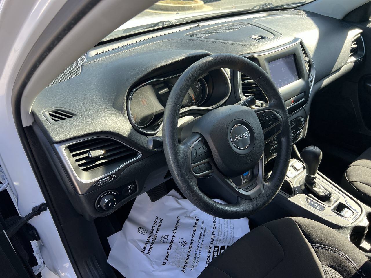 Used 2019 Jeep Cherokee Latitude w/ Popular Appearance Group FWD image 18