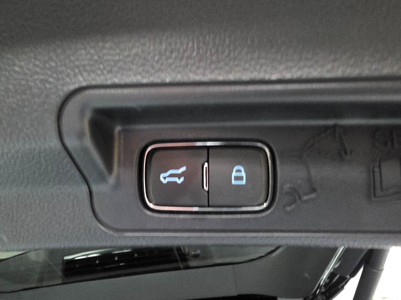Used 2021 Ford Explorer XLT w/ Equipment Group 202A AWD/4WD image 23