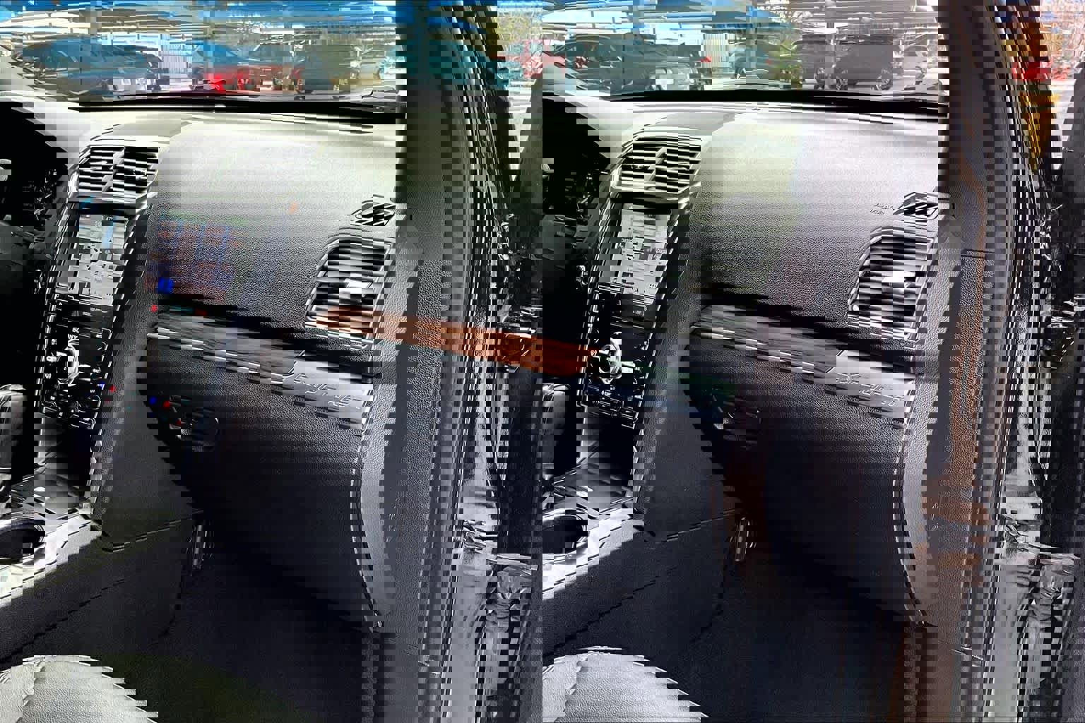 Used 2019 Ford Explorer Limited image 18