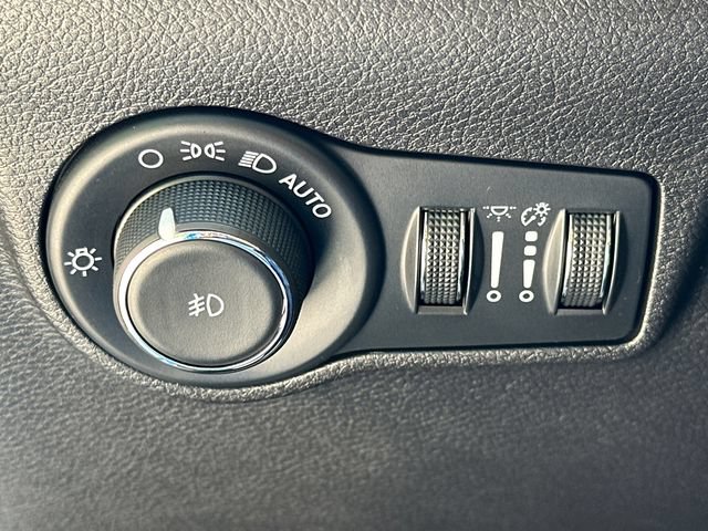 Used 2024 Jeep Compass Latitude AWD/4WD image 25