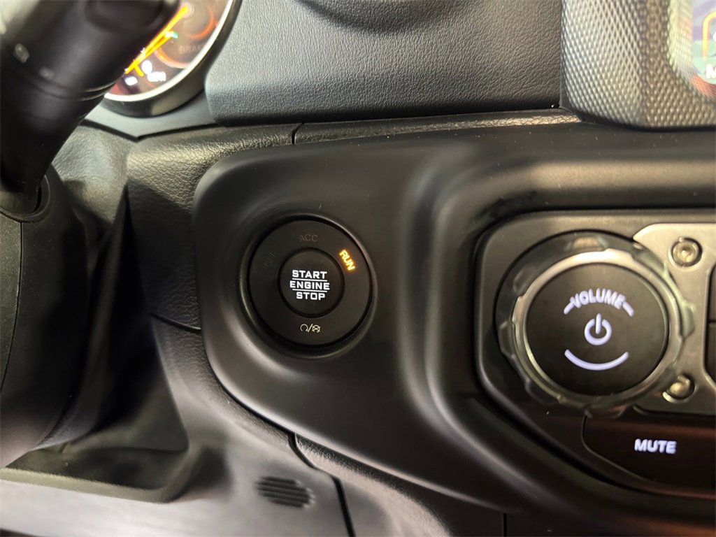 Used 2020 Jeep Wrangler Unlimited Sahara image 29