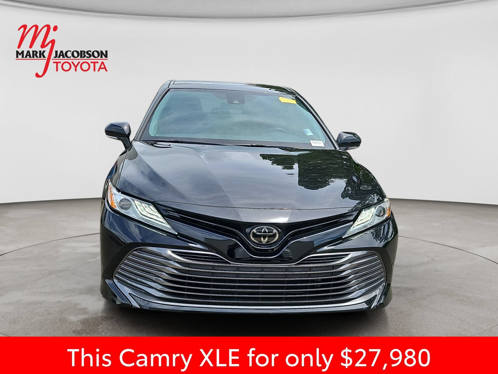 Used 2020 Toyota Camry XLE FWD image 3