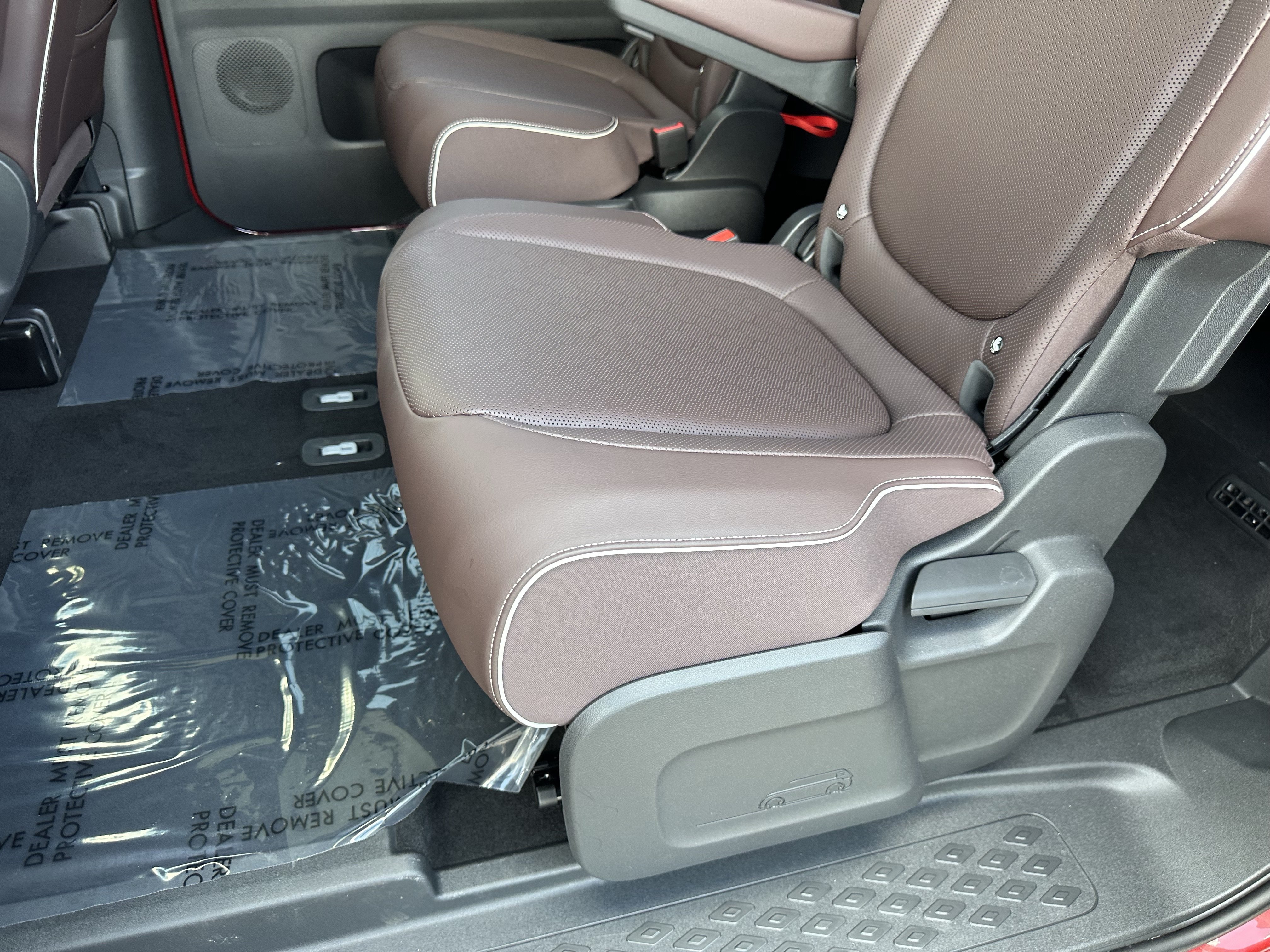 Certified 2025 Volkswagen ID. Buzz Pro S Plus AWD/4WD image 14