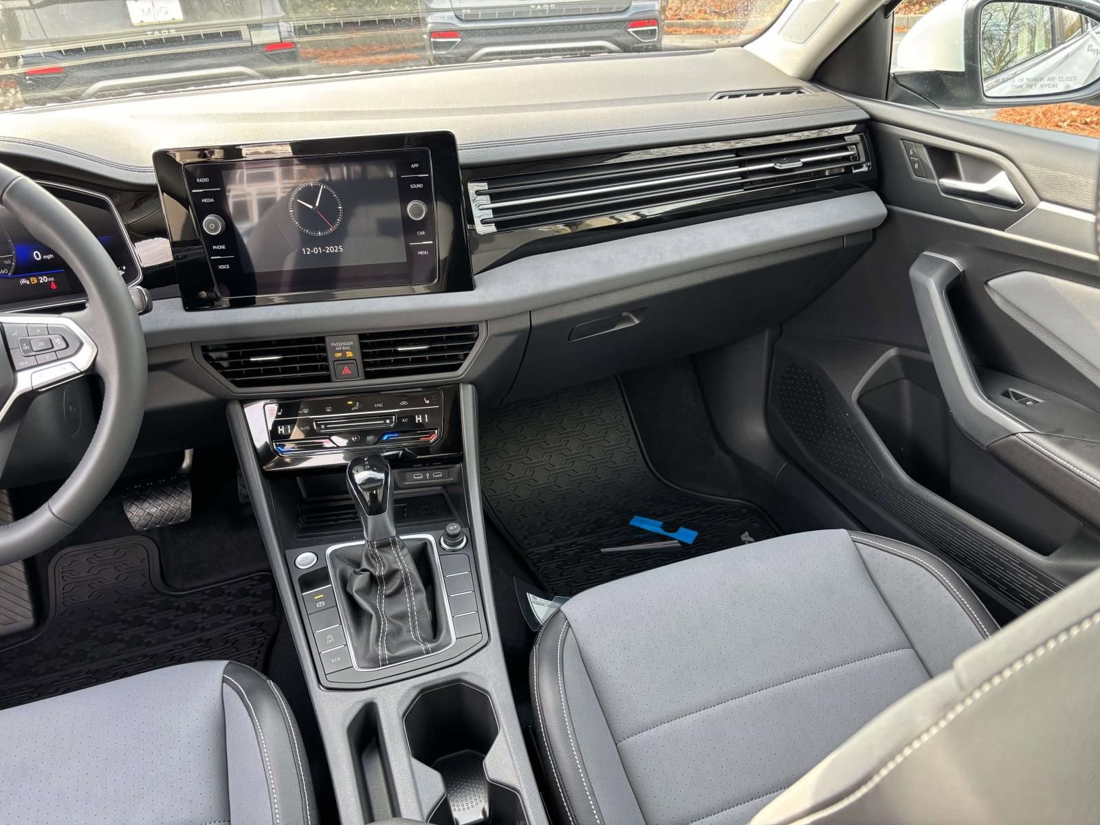 New 2026 Volkswagen Jetta SE FWD image 32