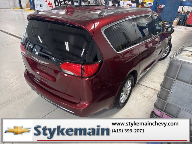 Used 2019 Chrysler Pacifica Touring-L image 14