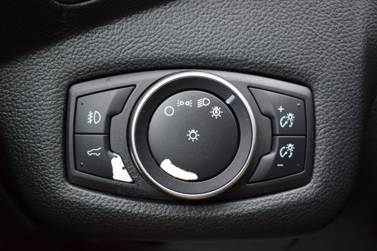 Used 2018 Ford Escape SE w/ SE Sport Appearance Package AWD/4WD image 19