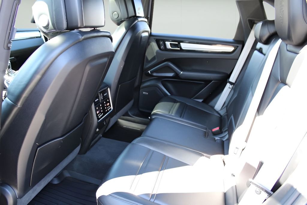 Used 2022 Porsche Cayenne Platinum Edition AWD/4WD image 19