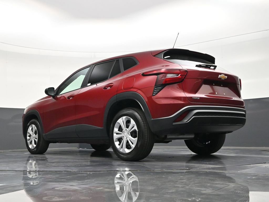 Used 2025 Chevrolet Trax LS image 23