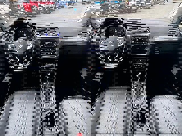 Used 2024 Volkswagen Tiguan SE image 16