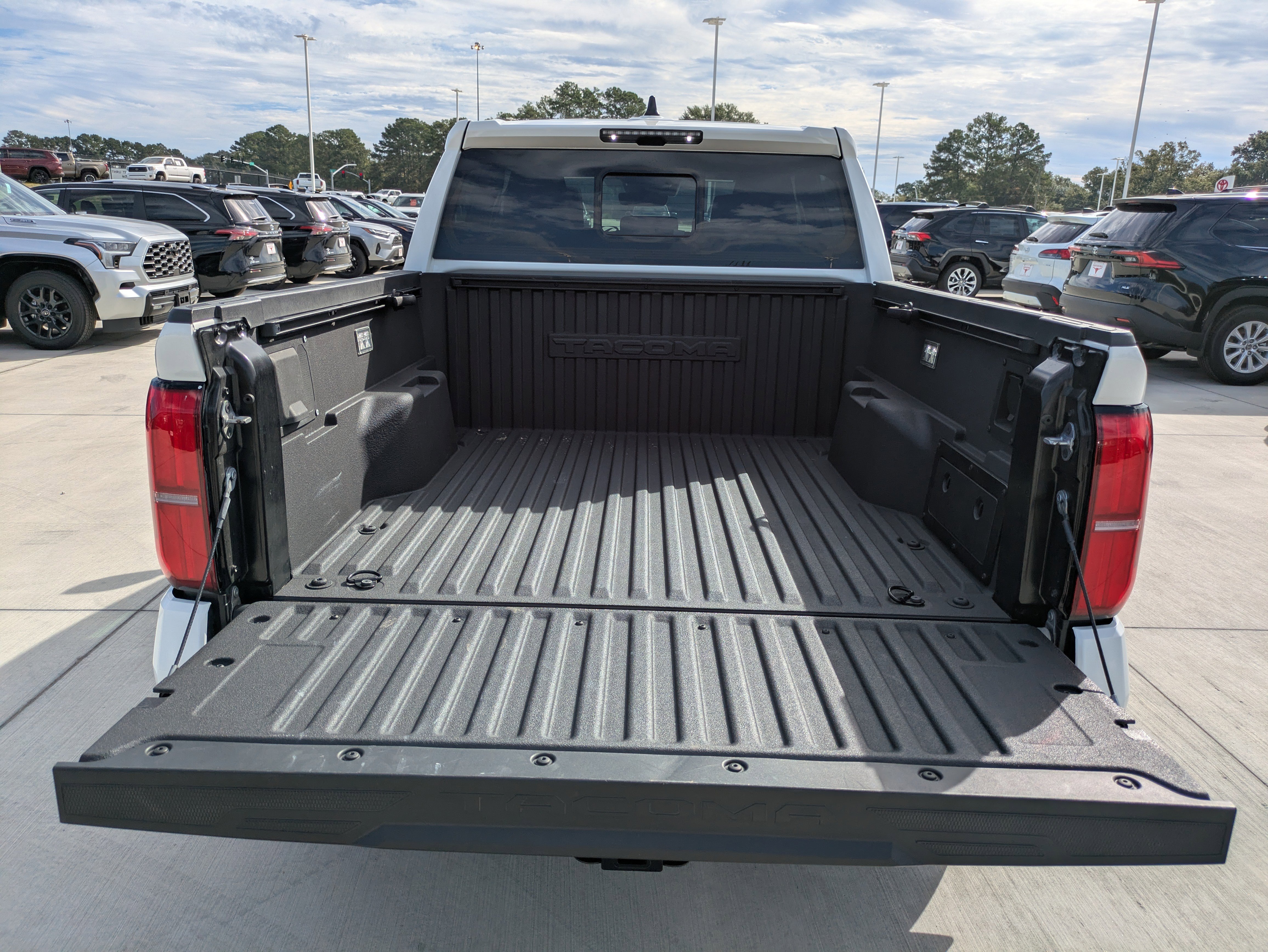 Used 2024 Toyota Tacoma TRD Sport w/ TRD Sport Upgrade Package image 7