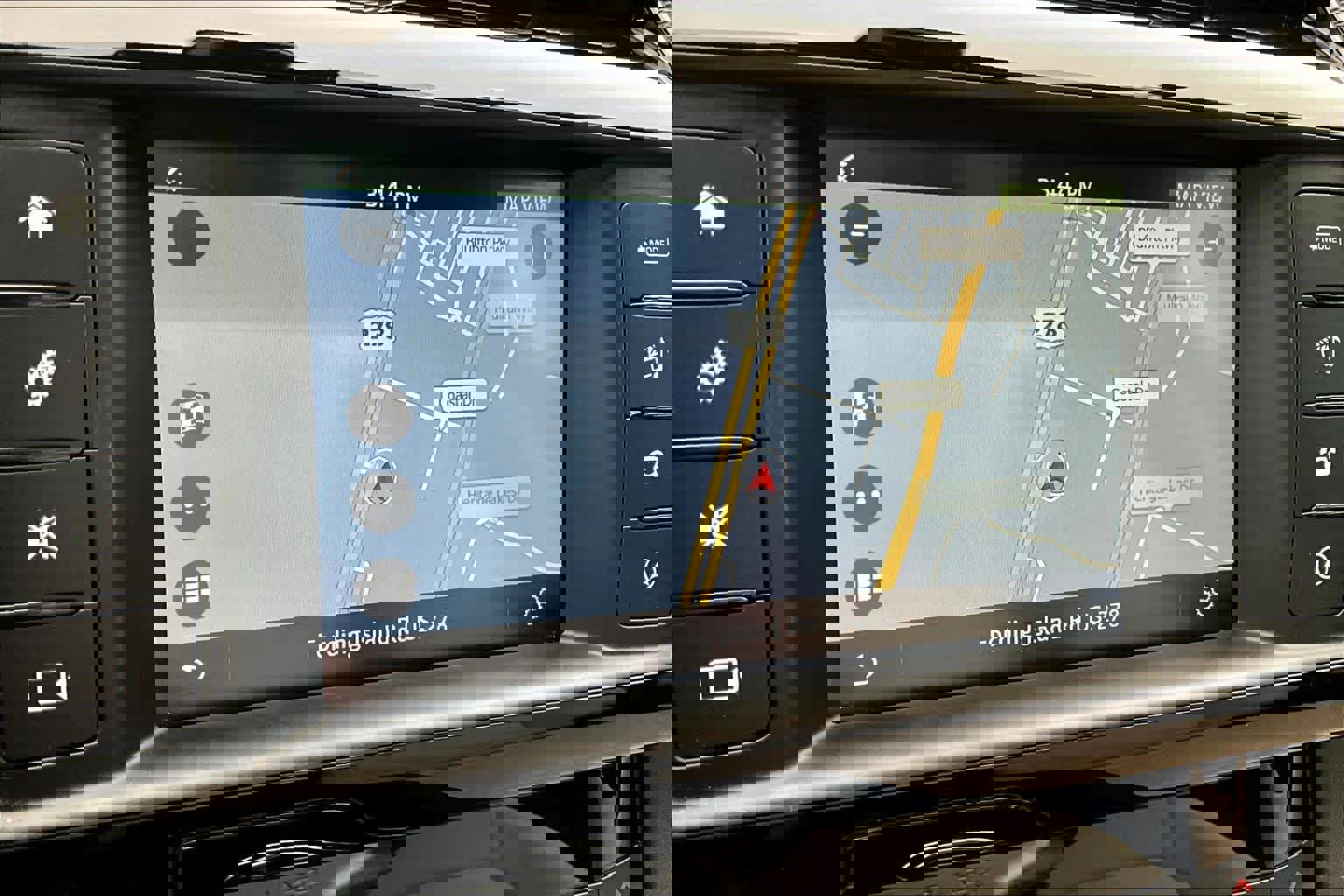 Used 2018 Jaguar F-PACE Premium image 32