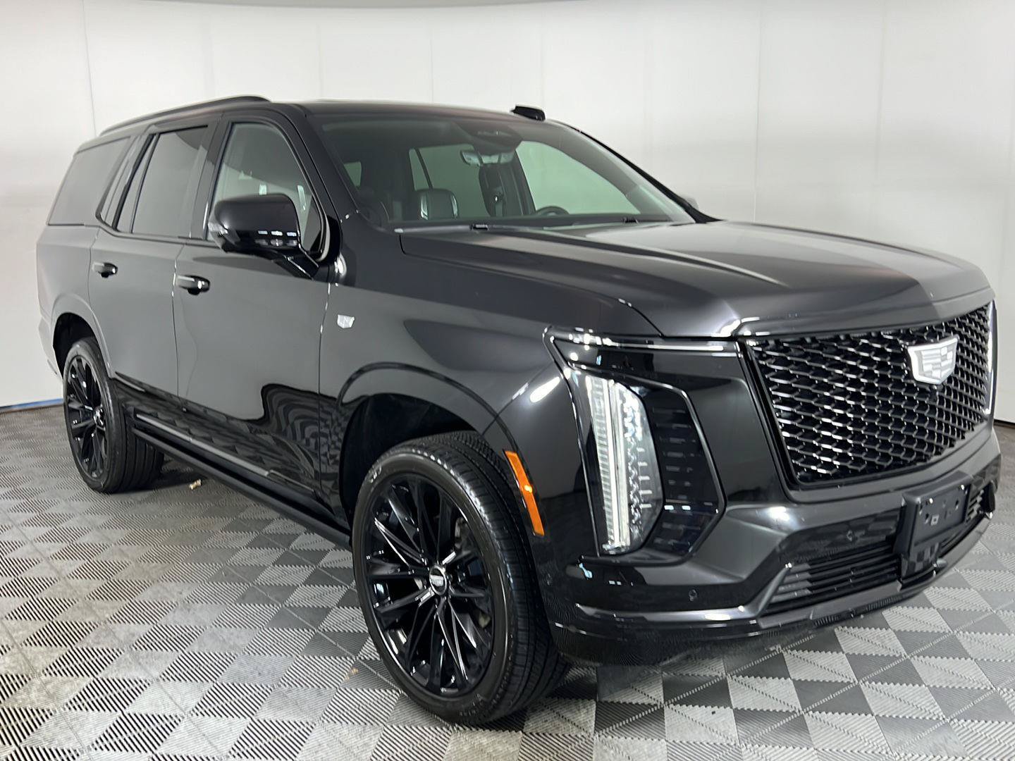 Used 2025 Cadillac Escalade Sport Platinum w/ LPO, ONYX Package AWD/4WD image 3