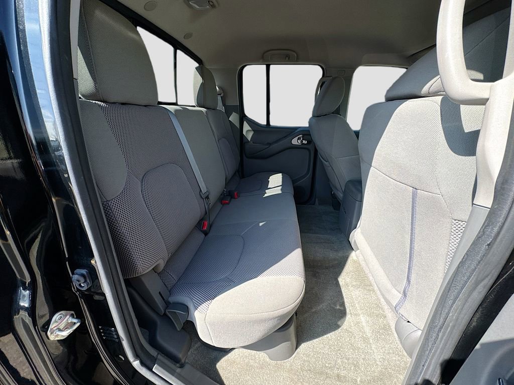 Used 2018 Nissan Frontier SV image 32
