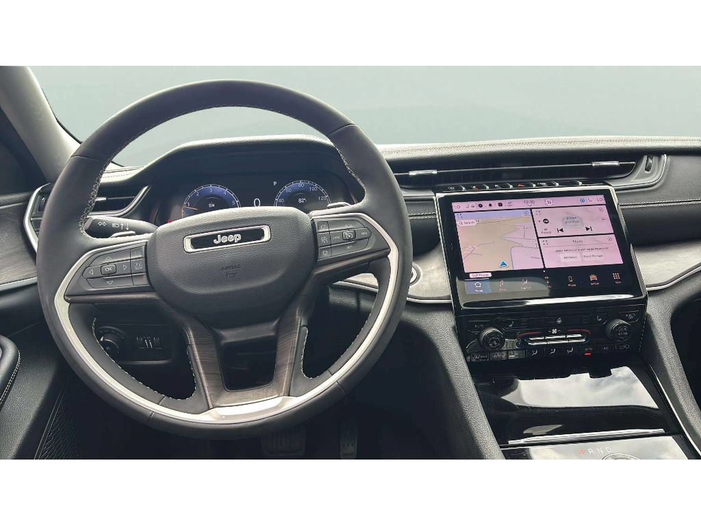 Used 2023 Jeep Grand Cherokee L Limited AWD/4WD image 15