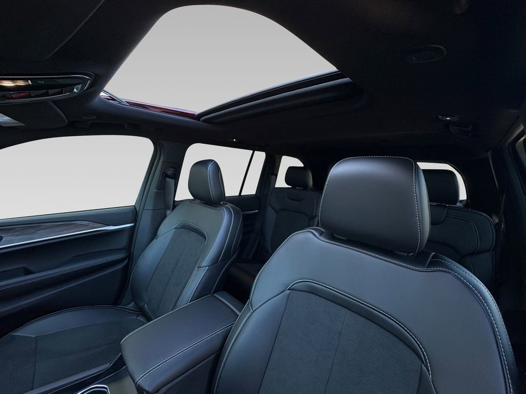 New 2026 Jeep Grand Cherokee Altitude image 6