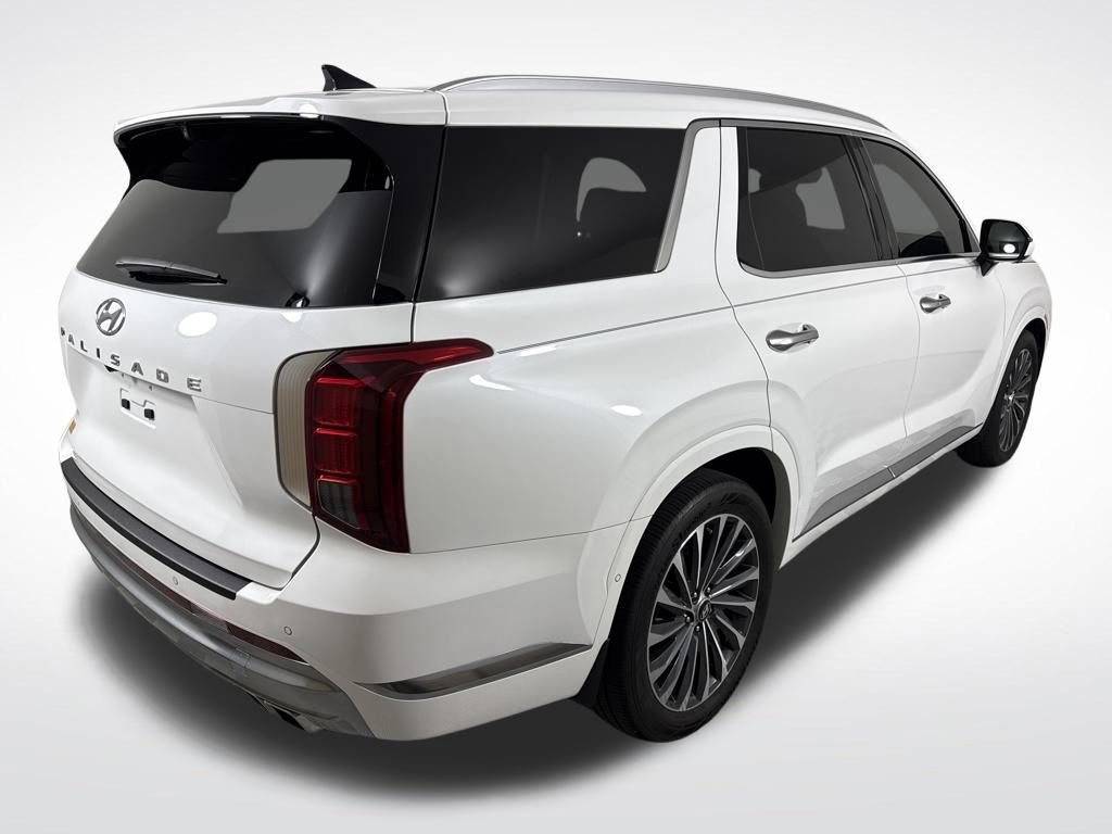 Used 2024 Hyundai Palisade Calligraphy FWD image 3