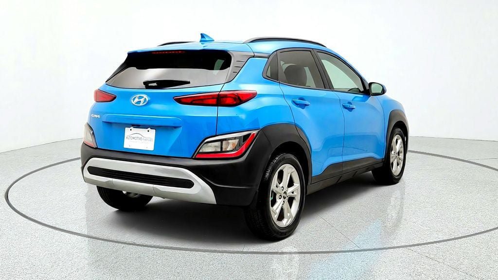 Used 2023 Hyundai Kona SEL w/ Winter Weather Package FWD image 5