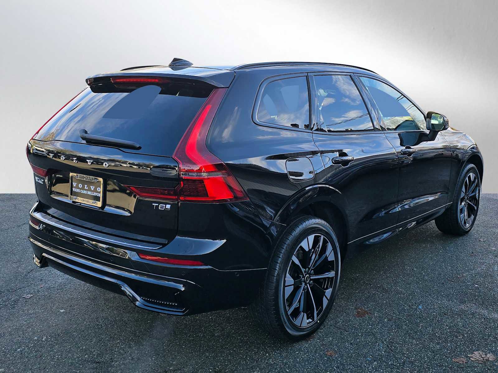 New 2026 Volvo XC60 T8 Plus w/ Protection Package Premier AWD/4WD image 3