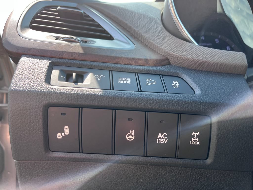 Used 2018 Hyundai Santa Fe AWD image 11
