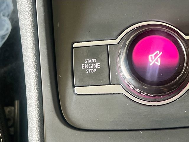 Used 2025 Volkswagen Tiguan SE R-Line image 19