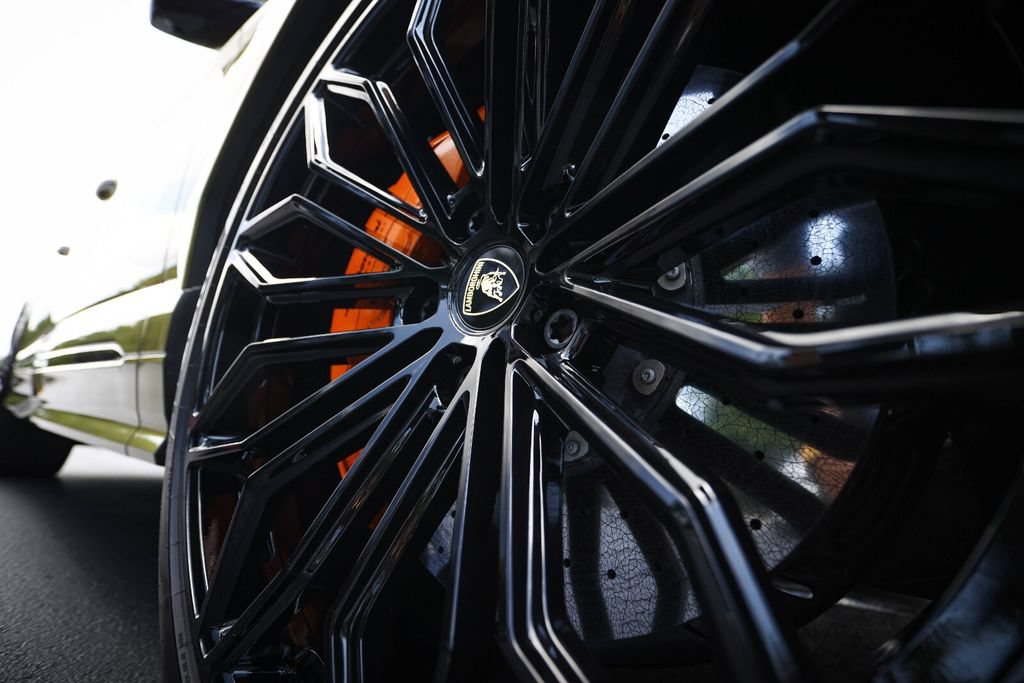Used 2026 Lamborghini Urus SE AWD/4WD image 14