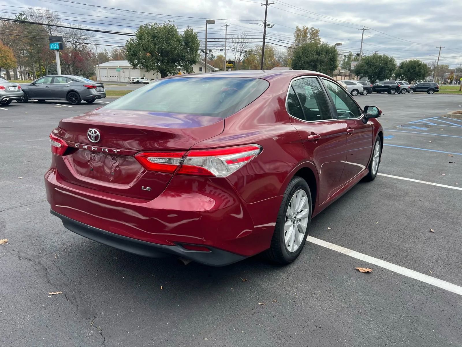 Used 2018 Toyota Camry LE image 6