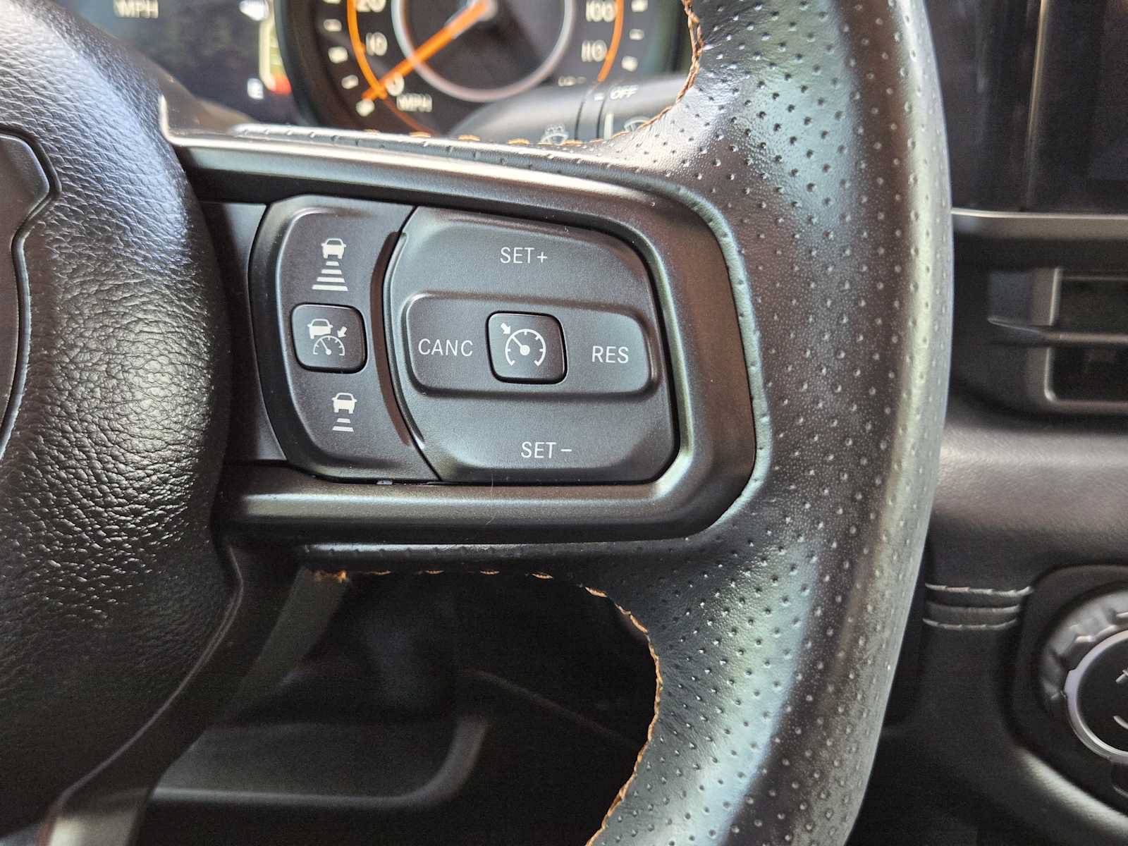 Used 2024 Jeep Gladiator Mojave w/ Safety Group AWD/4WD image 27