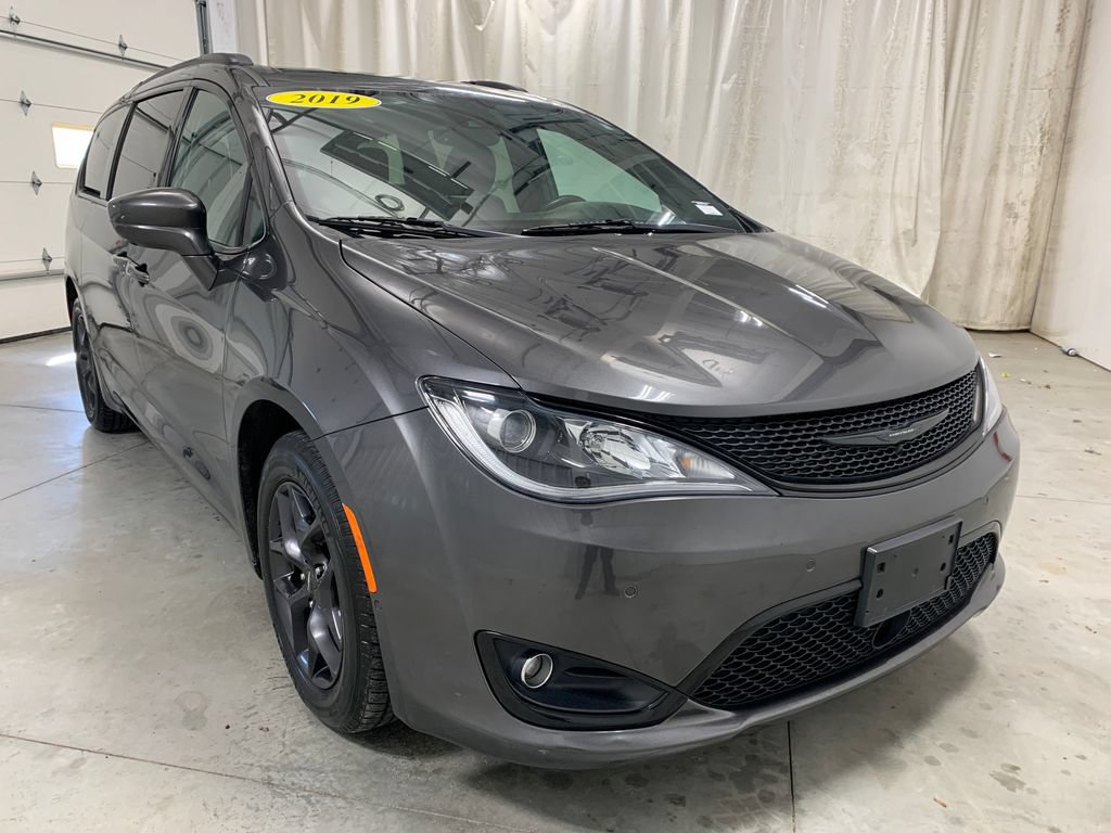 Used 2019 Chrysler Pacifica Touring-L Plus w/ Advanced Safetytec Group FWD image 14