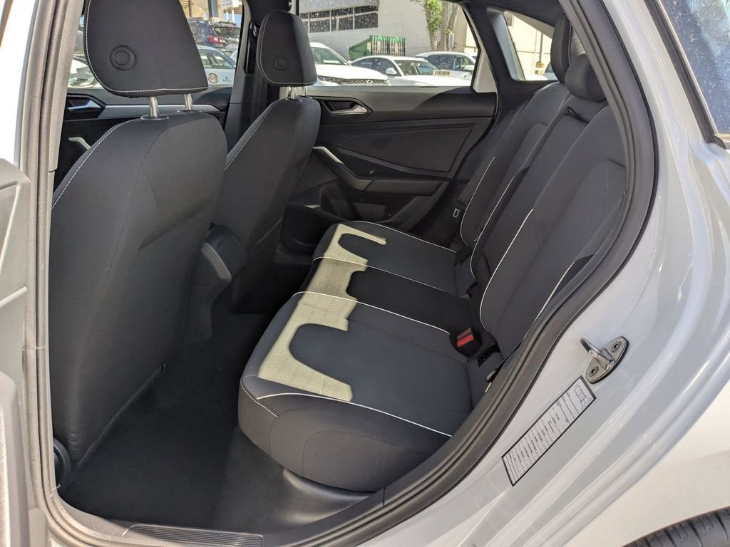Used 2025 Volkswagen Jetta Sport image 25