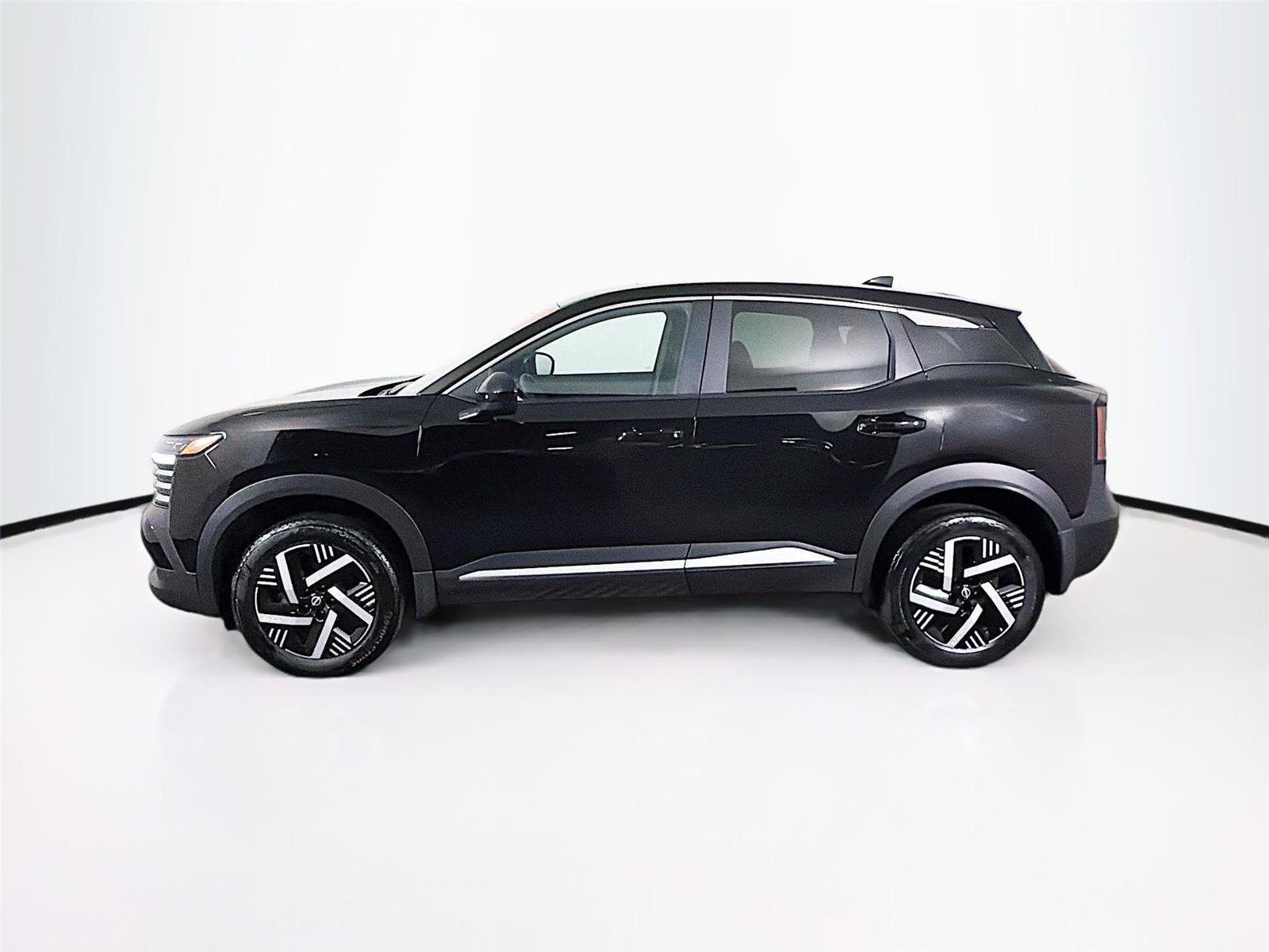 Used 2025 Nissan Kicks SV FWD image 4