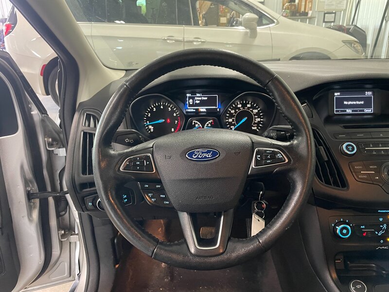Used 2016 Ford Focus SE w/ SE Cold Weather Package FWD image 9