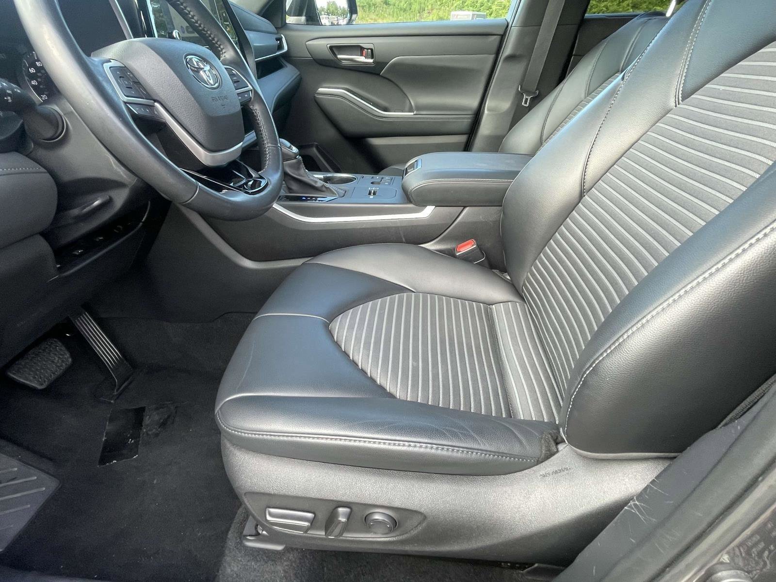 Used 2024 Toyota Highlander XSE image 17