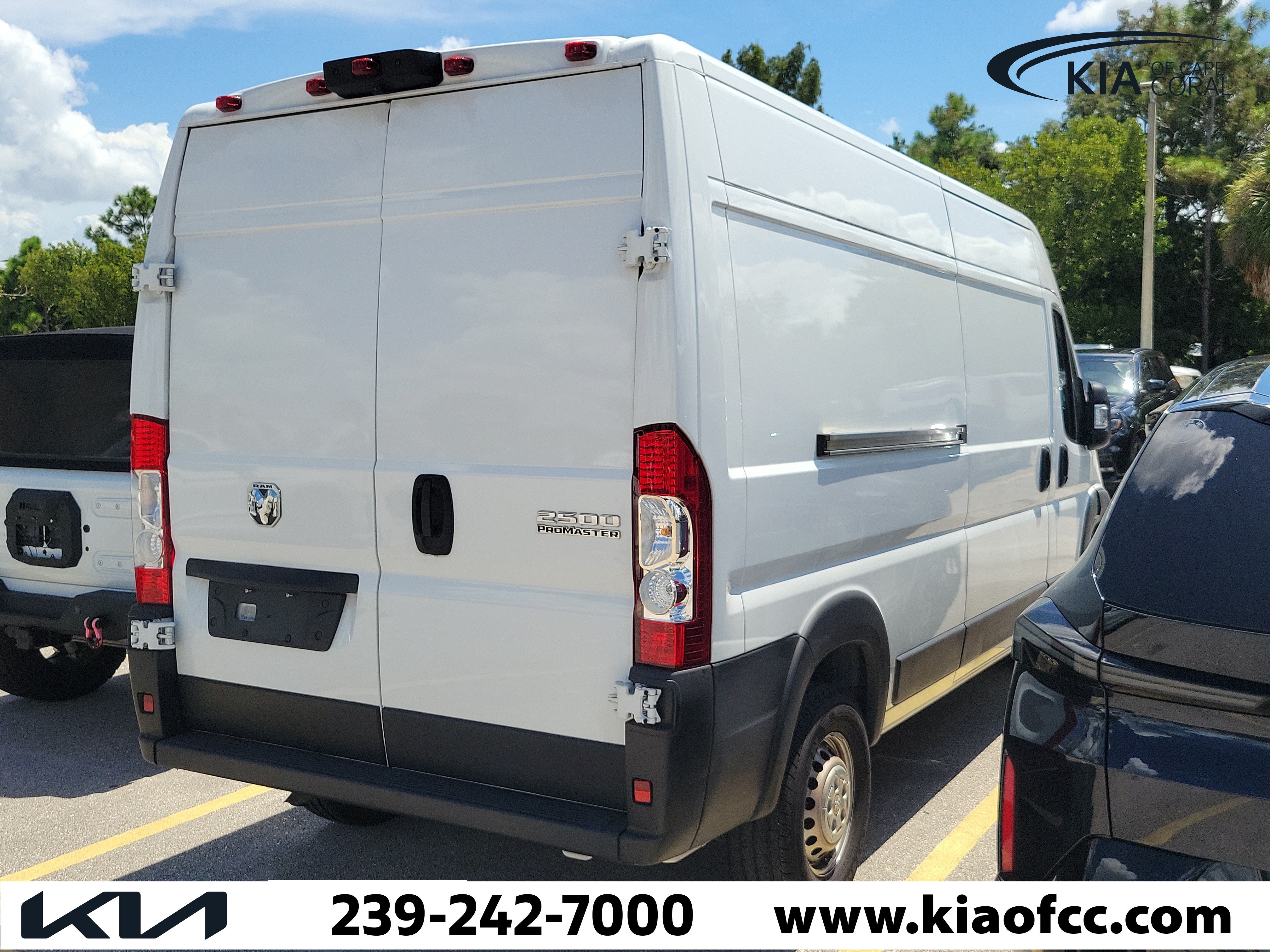 Used 2025 RAM ProMaster 2500 w/ Convenience Group FWD image 6