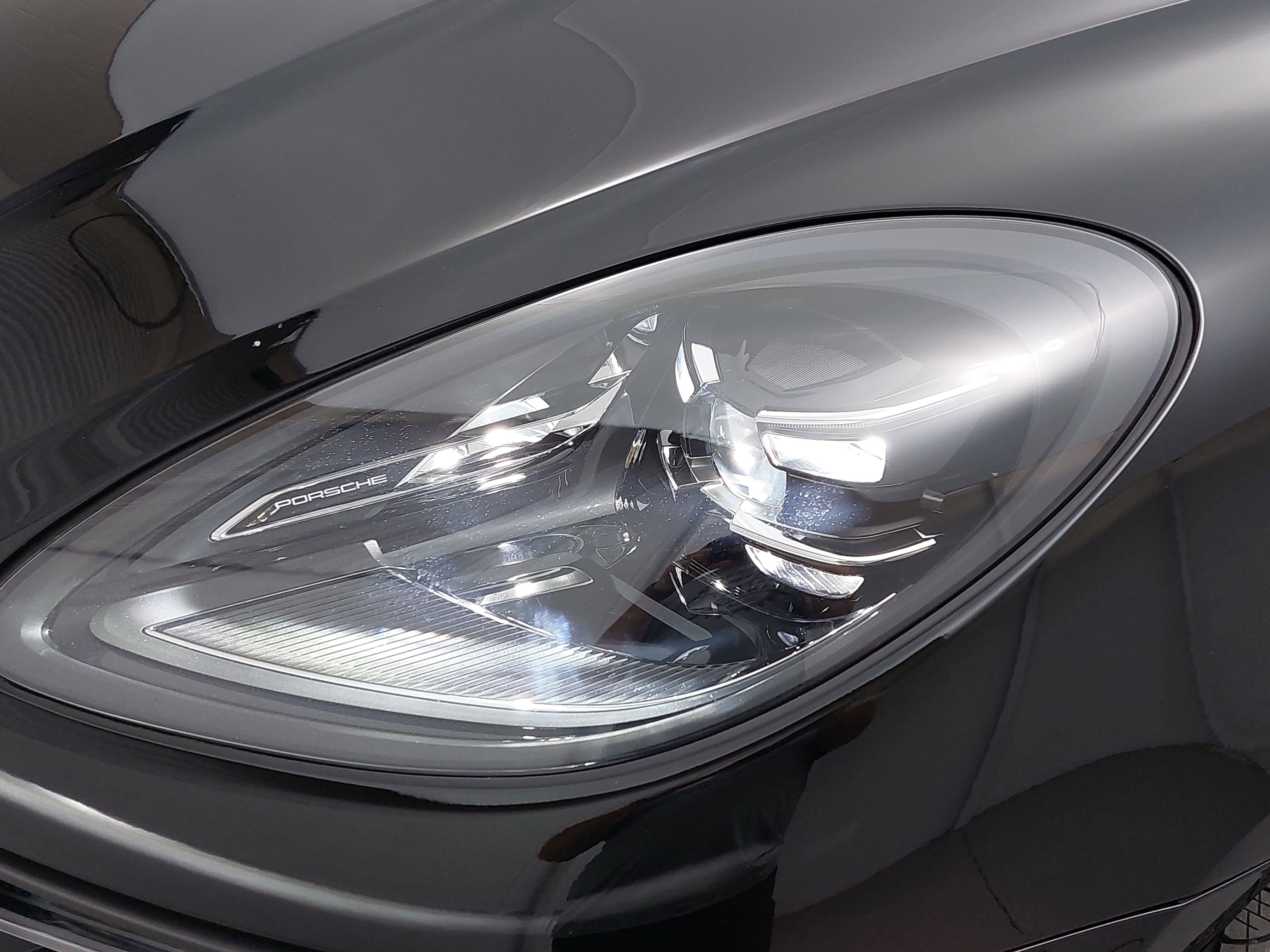 Certified 2026 Porsche Macan image 33