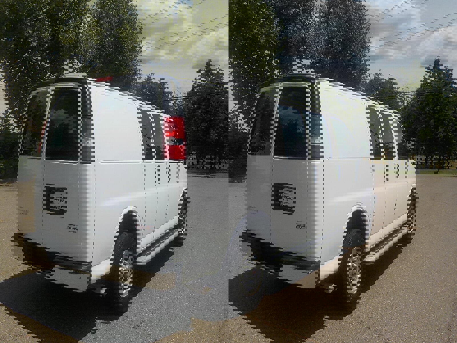 Used 2023 GMC Savana 2500 w/ Driver Convenience Package image 5