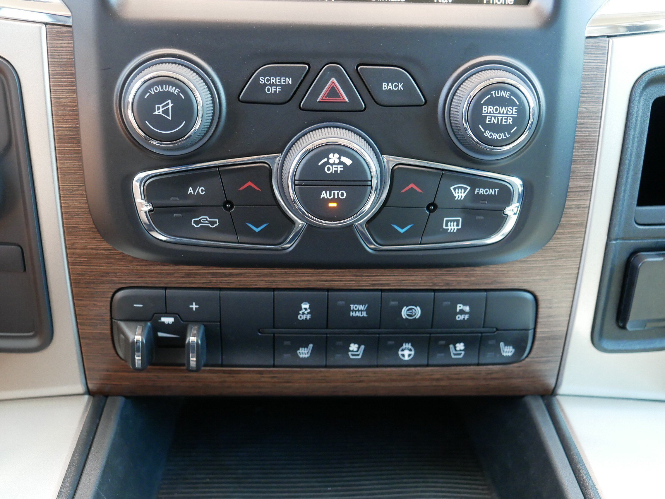 Used 2015 RAM 2500 Laramie AWD/4WD image 23