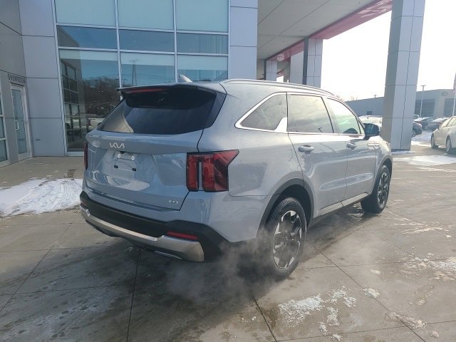 Used 2024 Kia Sorento S image 7