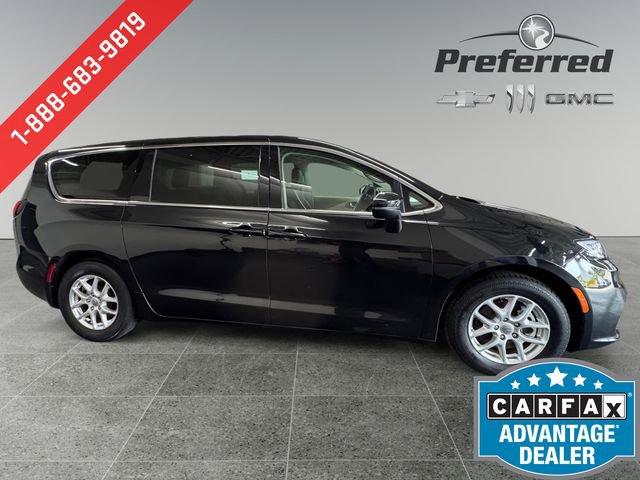 Used 2023 Chrysler Pacifica Touring-L FWD image 9