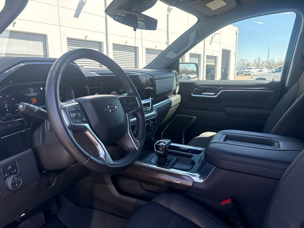 Used 2022 Chevrolet Silverado 1500 LT Trail Boss AWD/4WD image 16