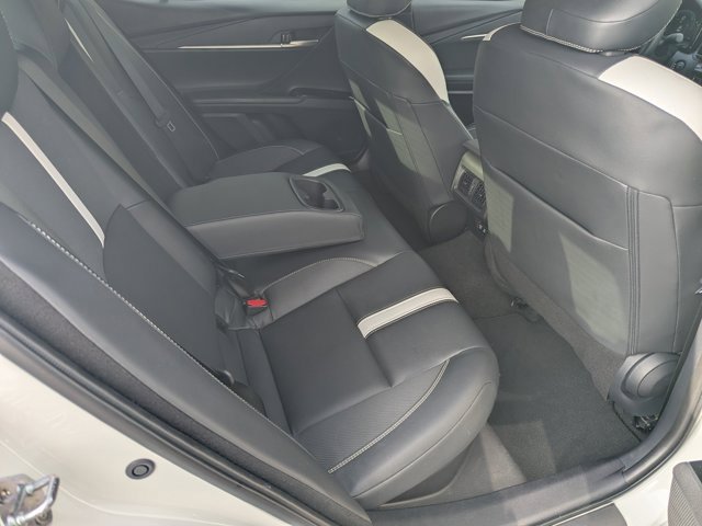 Used 2025 Toyota Camry SE image 14