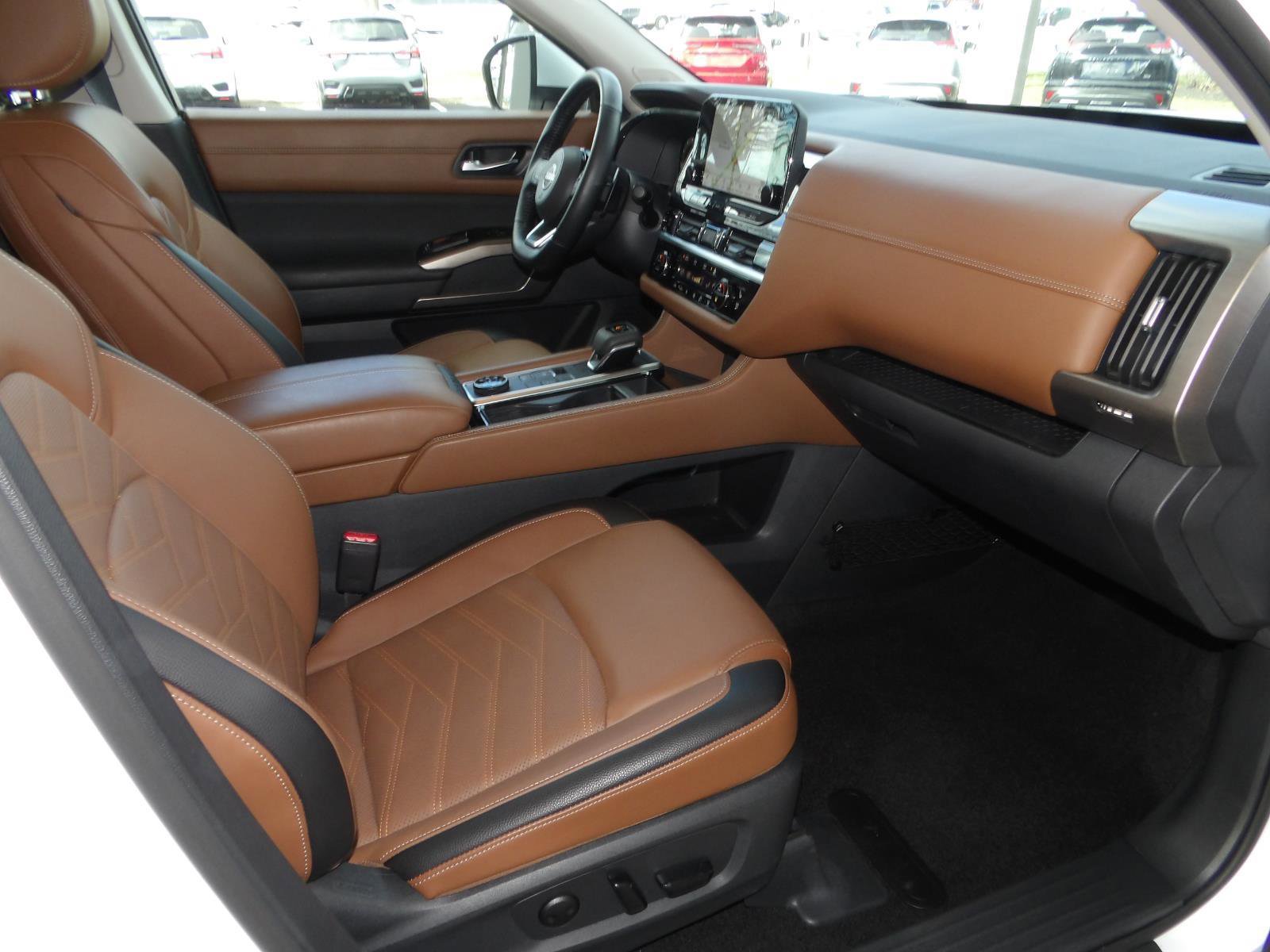 Certified 2025 Nissan Pathfinder Platinum w/ Cargo Package image 28