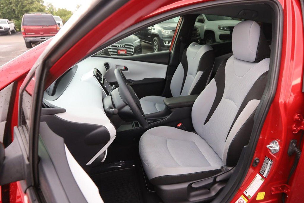 Used 2021 Toyota Prius LE FWD image 8