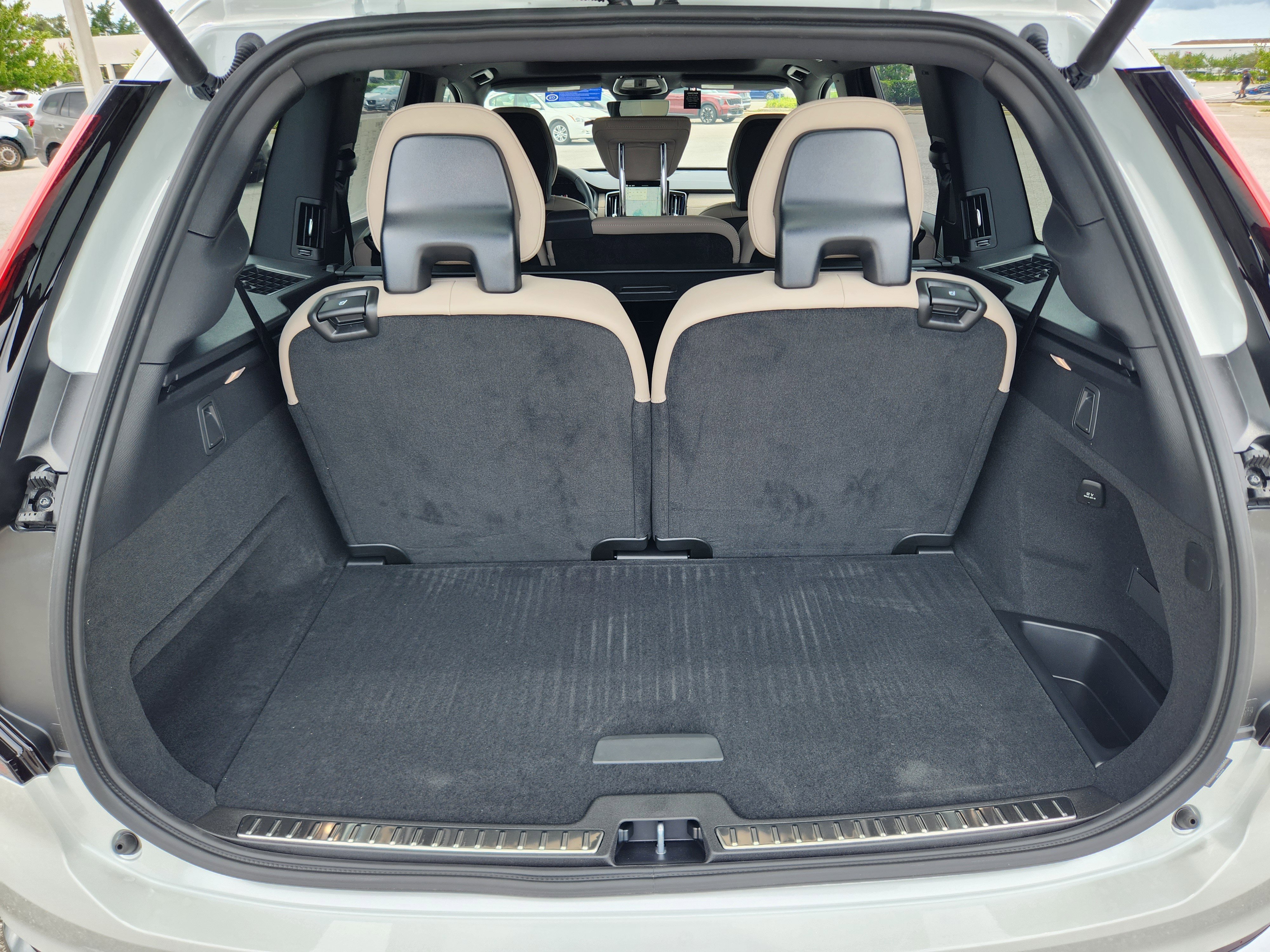 New 2025 Volvo XC90 T8 Plus w/ Protection Package image 12