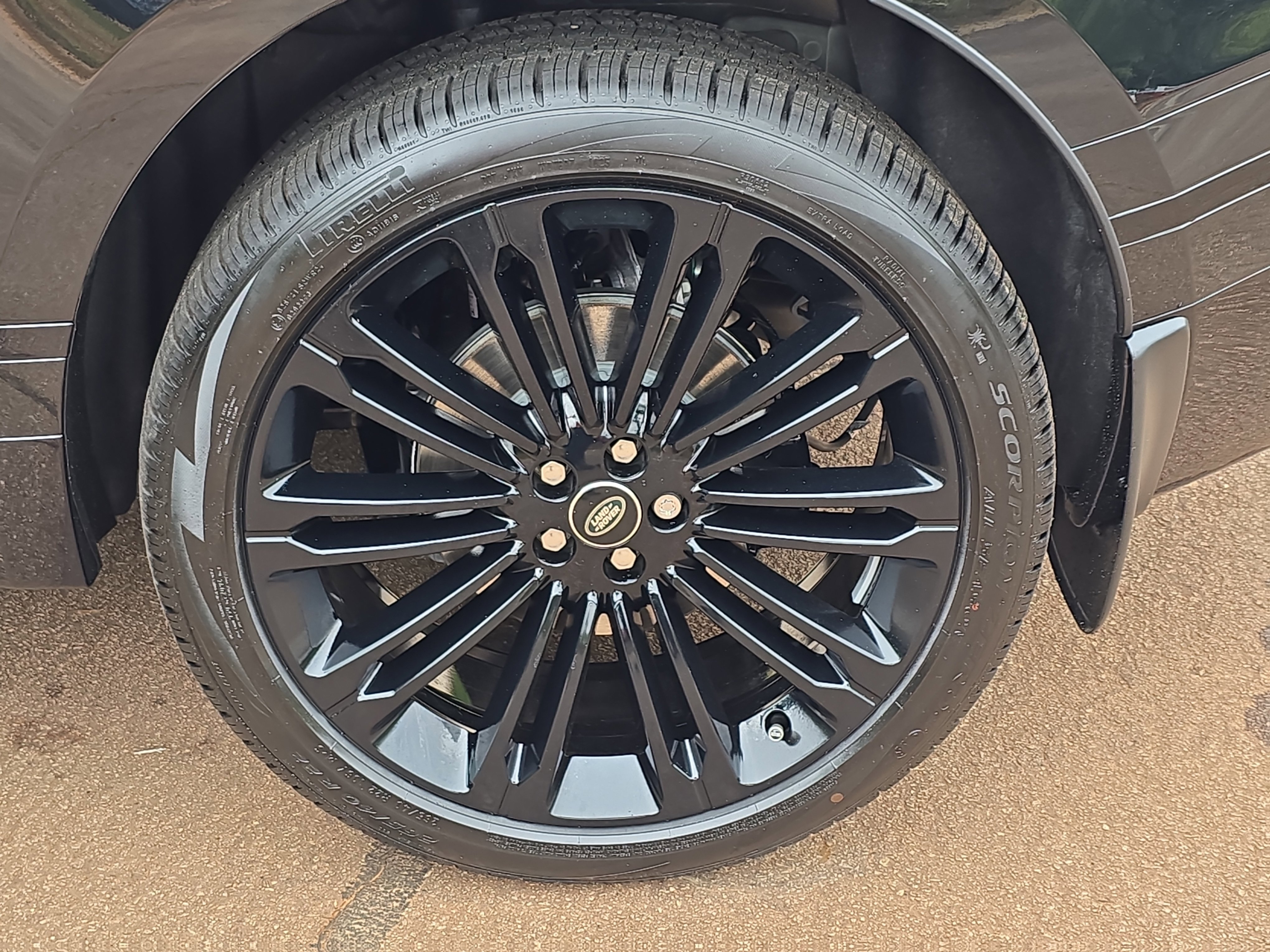 New 2026 Land Rover Range Rover Velar Dynamic SE image 32