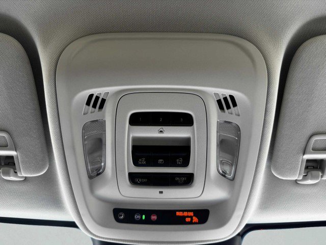 Used 2024 Buick Envision Avenir image 38