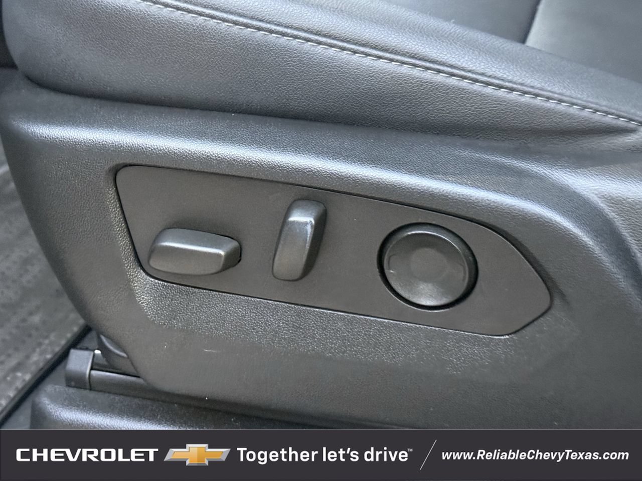 Used 2023 Chevrolet Tahoe Z71 w/ Luxury Package AWD/4WD image 32