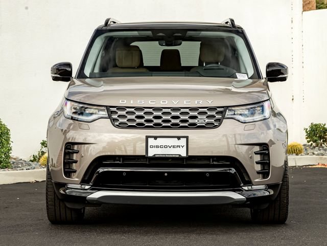 Certified 2025 Land Rover Discovery Metropolitan Edition AWD/4WD image 3