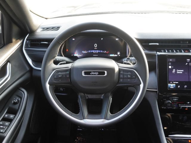 Certified 2024 Jeep Grand Cherokee Laredo RWD image 16
