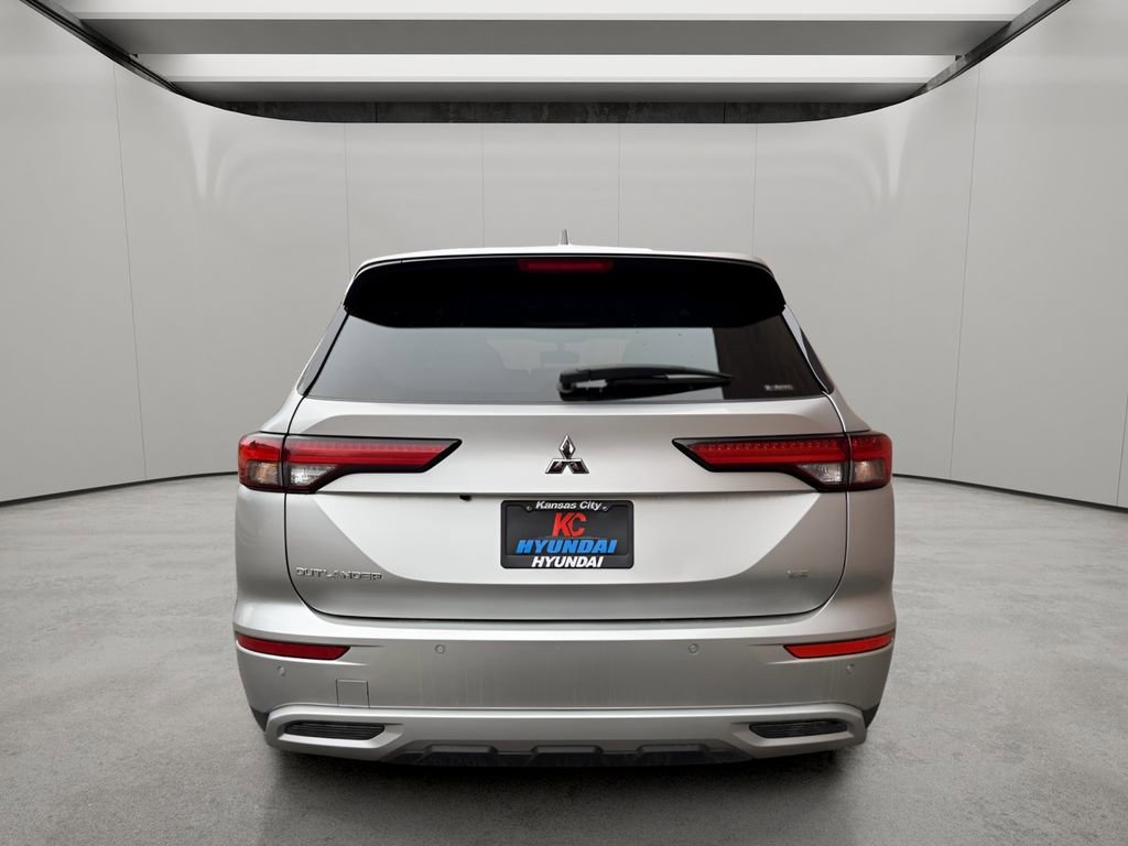 Used 2024 Mitsubishi Outlander SE image 4