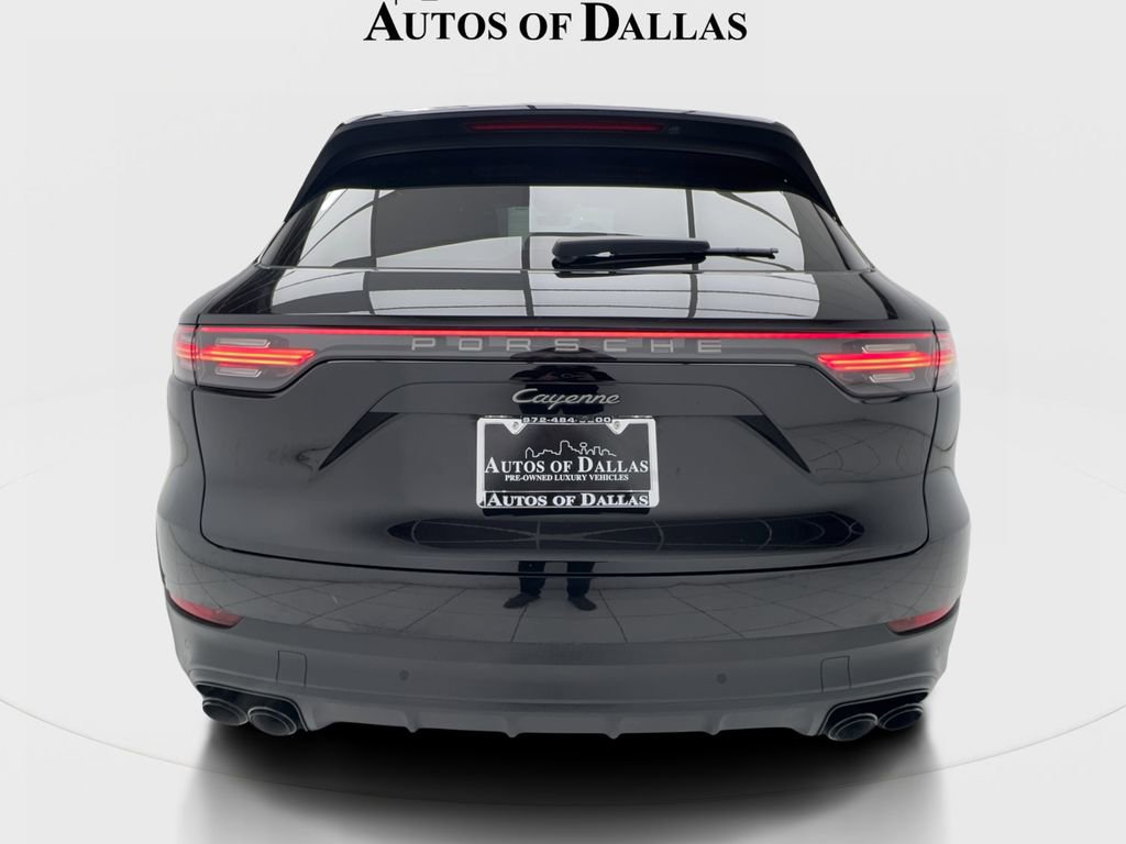 Used 2023 Porsche Cayenne Platinum Edition image 9